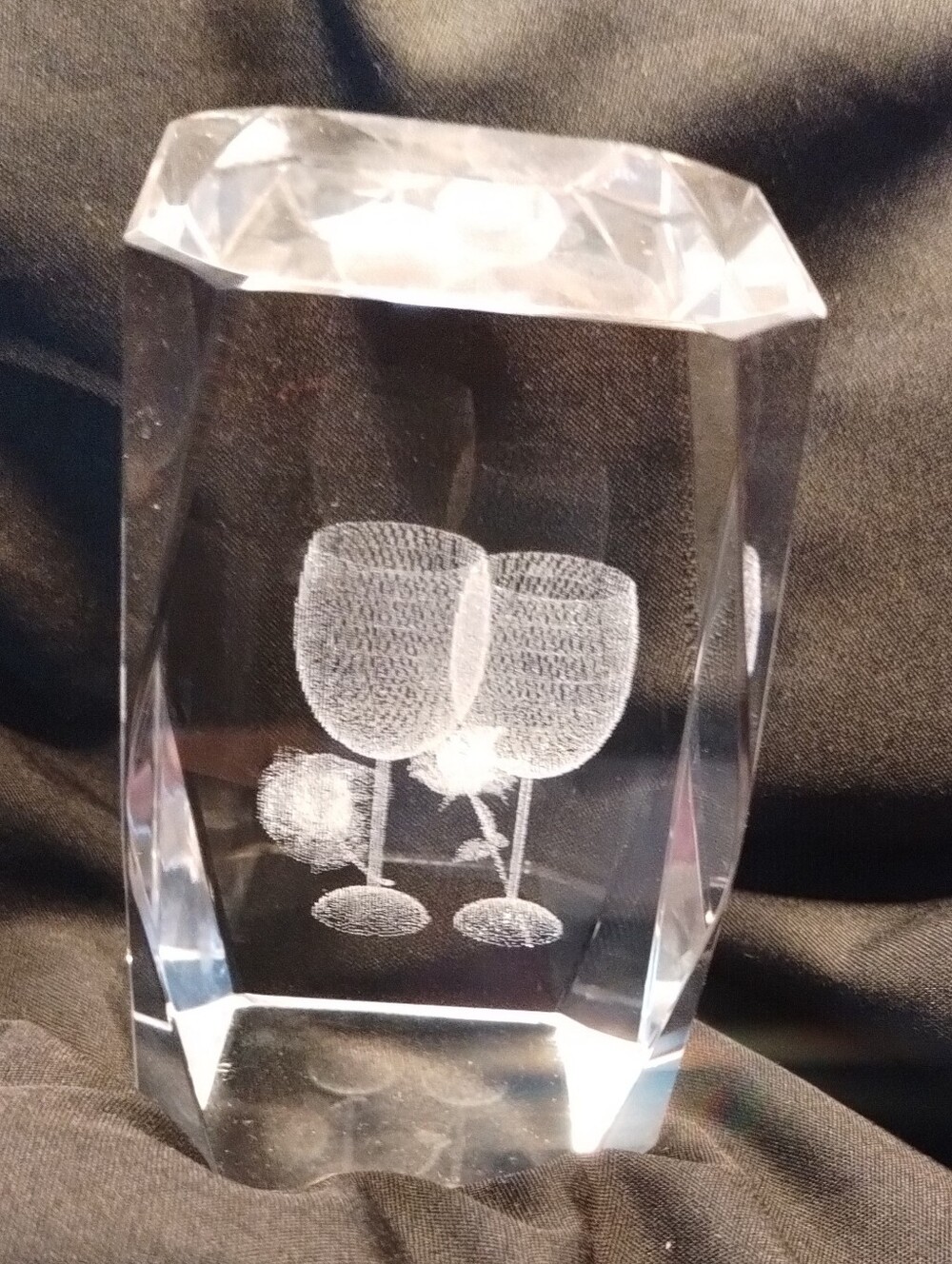 Clear Crystal Wine Glasses 3D Etched Accent Paper Weight